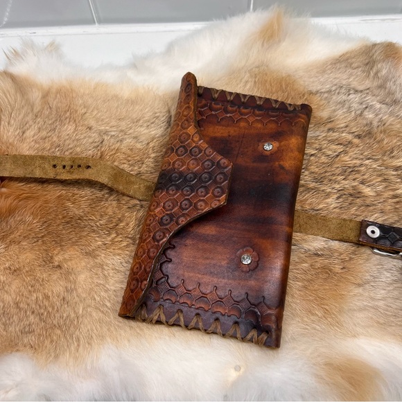 Genuine Thick Leather Hand Tooled Stylish Wallet Purse with Buckle Closure NWOT - Picture 6 of 11